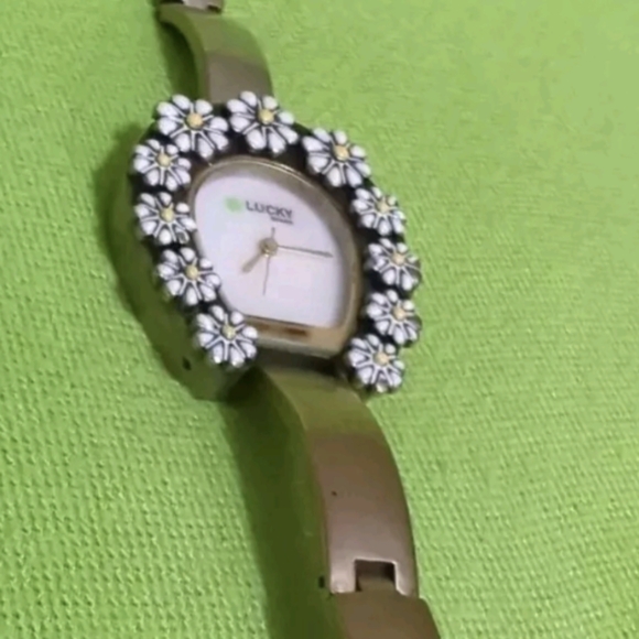 LUCKY BRAND Women's Gold Flower Horseshoe Shape Watch With Book & Black Box - Picture 3 of 16